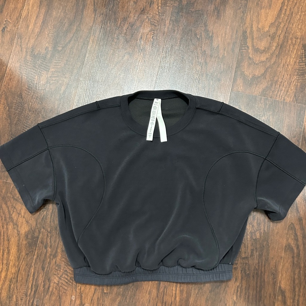 Lululemon cropped shirt - size 10